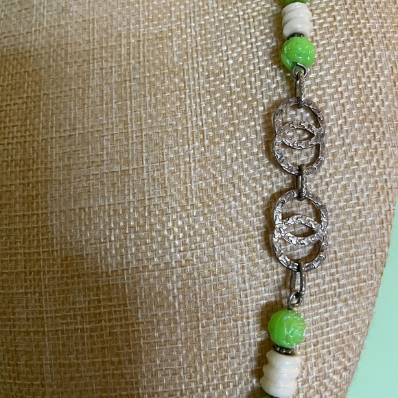 Elegant Green and Silver Beaded Necklace - Picture 3 of 6
